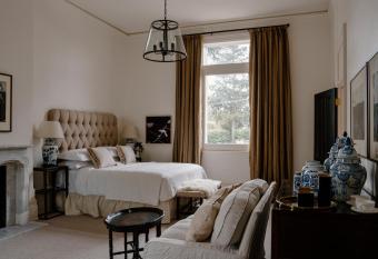 Moss Manor has Balcony rooms