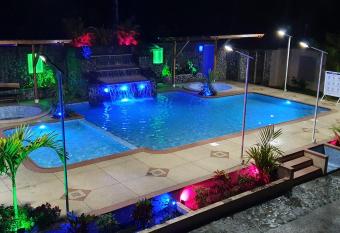 Sisakuna Lodge allows 18 year olds to book a room