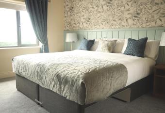 The Coachmans Inn allows 18 year olds to book a room