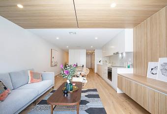 Beautiful 1 Bed Braddon Abode has Balcony rooms