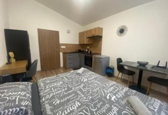   ern   r    e - Apartm  n 7 has Balcony rooms