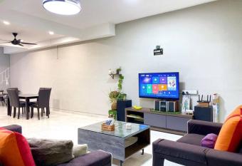 Modern Cozy Sweet House 4 ROOM 10pax@ALMA BM allows 18 year olds to book a room