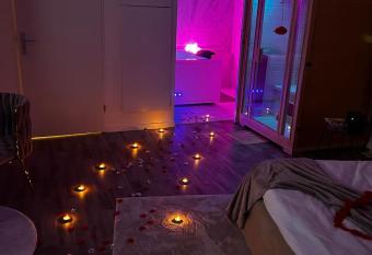 Au c  ur du nouveau cergy Aren park has Balcony rooms