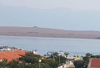 Selena 1001 nights - sea view apartment has rooms with a private hot tub