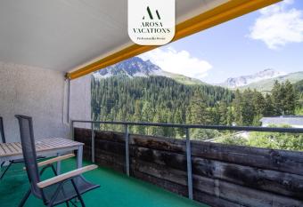 Rothornblick 52 allows 18 year olds to book a room