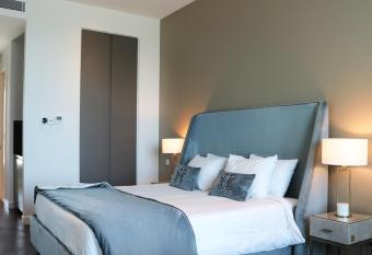 Phaedrus Living: Del Mar Suite 311 allows 18 year olds to book a room