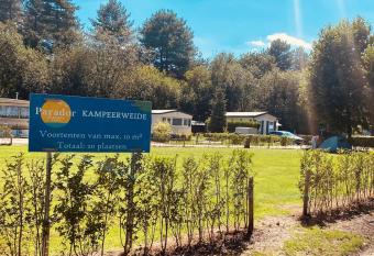 Vakantiepark Breebos: Empty Lots for tents and mobile homes allows 18 year olds to book a room