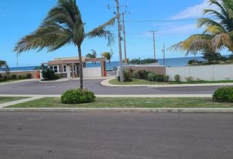 Navaya s Place Exudes Beauty & Coziness 2Bed 2Bath has rooms with a private hot tub