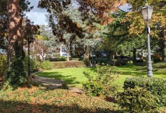 Monteurwohnung mit Garten D  sseldorf 6 Personen has Balcony rooms