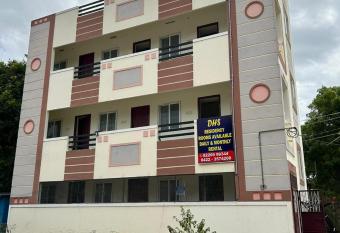 DHS Residency - Airpoert Inn has Balcony rooms