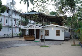 EDEN BEACH VILLA has Balcony rooms