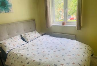 Private Double Room available in Hampshire allows 18 year olds to book a room