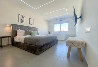 Phaedrus Living: Plateia Suite Verde allows 18 year olds to book a room