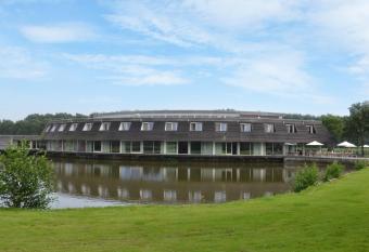 Fletcher Hotel - Resort Spaarnwoude has Balcony rooms