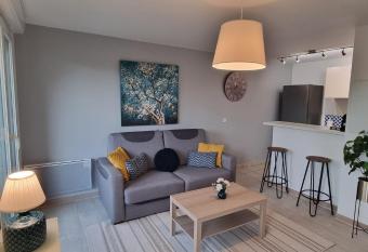 CDG/Paris/Asterix/Parc expo/Parking/Gare RER has Balcony rooms