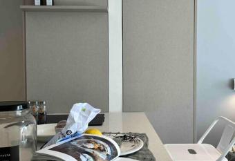 Corazon de San Telmo, seguridad 24hs, SPA, Gym, parrrilla, coworking, rooftop has rooms with a private hot tub