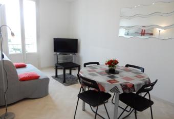 Appartement avec vue panoramique et balcon, 100 m plage + v  los has Balcony rooms