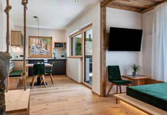 Chalet Kasch Apartment Gl  ck has Balcony rooms