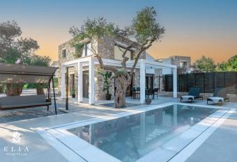 ELIA STONE VILLAS has rooms with a private hot tub