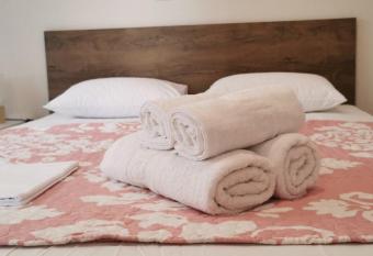 Ellinis has Smoking/Balcony rooms