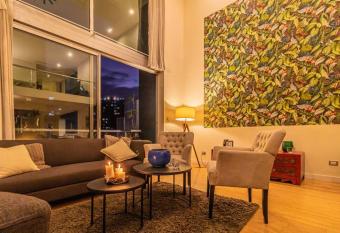 Stayh - Atrium Two bedrooms has rooms with a private hot tub