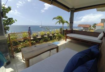 The BBQ Guest House has Balcony rooms