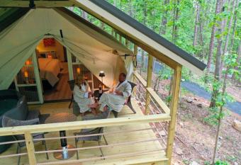 11 Love Shack Luxury Glamping Tent Lovers Theme has Balcony rooms