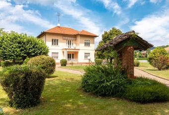 Maison C  cile Appartamento in villa. Host Marianna has Balcony rooms