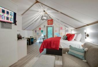 8 Game Room Luxury Glamping Tent Arcade Theme has Balcony rooms