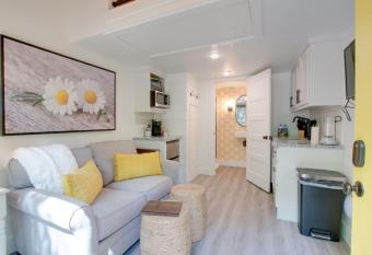 15 Daisy Tiny Cottage Near Lake Guntersville allows 18 year olds to book a room