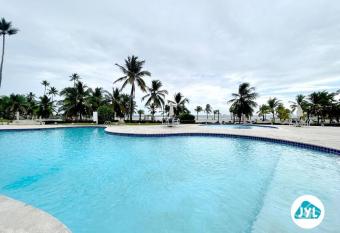 Lovely beach apartment Juan Dolio has rooms with a private hot tub