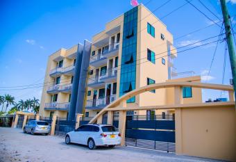 VEGAS LUXURY HOTEL has Balcony rooms