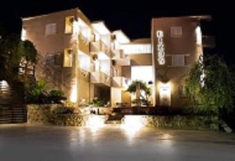 Rizos Studio Sarakiniko has Balcony rooms