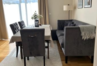 Trivelig barnevennlig leilighet p   S  rlandet has Balcony rooms