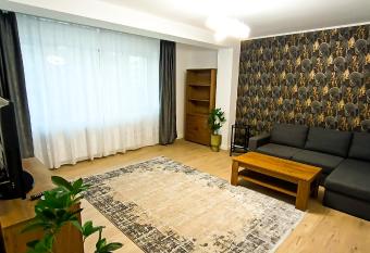 Ivory 1BR Ap with terrace and self check in has Balcony rooms