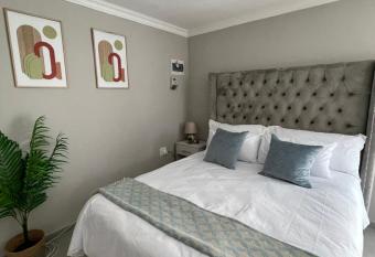 Spacious stay-in bachelor apartment allows 18 year olds to book a room