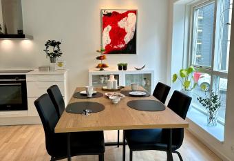 Luxury New Cozy and Quietly 95m2 allows 18 year olds to book a room