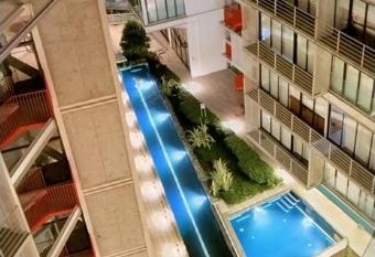 Acogedor, Moderno y Vanguardista, Apartamento de dos Habitaciones en Cayal  , Encanto Cayala allows 18 year olds to book a room