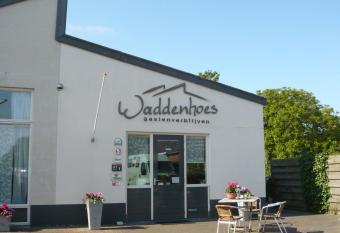 Waddenhoes Gastenverblijven has Balcony rooms
