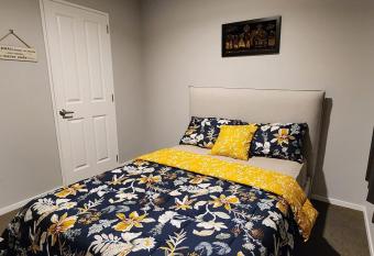 A comfortable room in Upper Hutt with views - Homestay allows 18 year olds to book a room