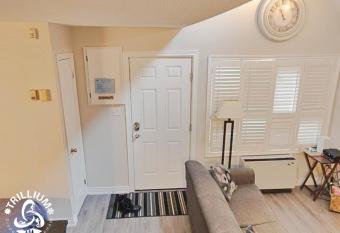 Blue Mountain, Collingwood - Loft Condo, sleeps 4 has rooms with a private hot tub