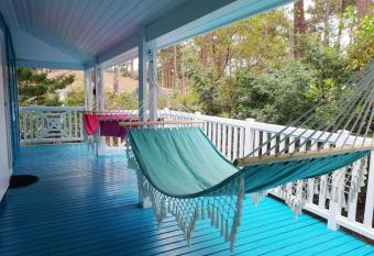 La Jenny Village Naturiste - chalet 4/6 personnes has Balcony rooms