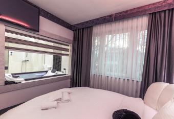 Hotel De KOKA has Smoking rooms