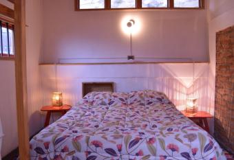 Casa en Valpara  so con vista al mar allows 18 year olds to book a room