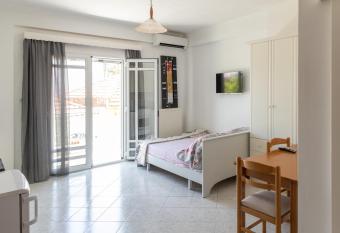 Green House 102 has Balcony rooms