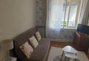 Bristol Manor f4 neuf 4pers en face thermes Neris allows 18 year olds to book a room