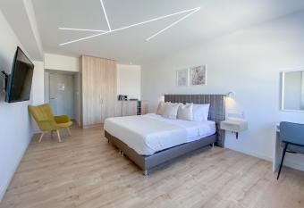 Phaedrus Living: Plateia Suite Brillante allows 18 year olds to book a room
