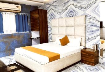 HOTEL THE MARK -- Best for Corporate, Couples, Family & Students has Balcony rooms