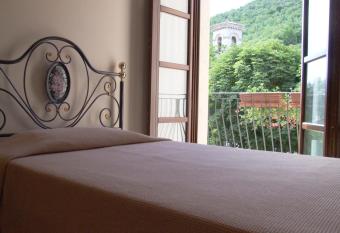 Albergo La Casa Nel Bosco has Balcony rooms