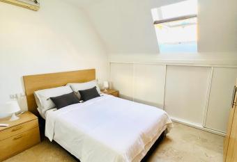 Fuengirola playa nuevo allows 18 year olds to book a room